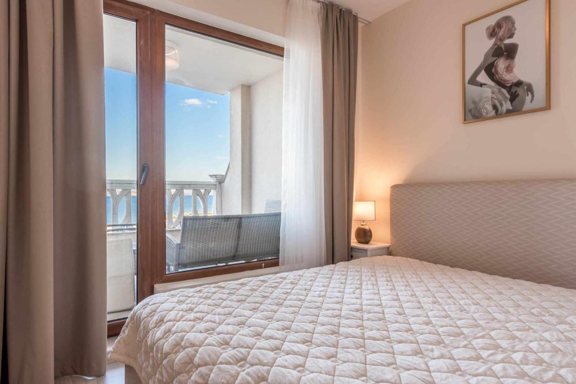 Azur Del Mar Seaview Apartment Varna Bagian luar foto