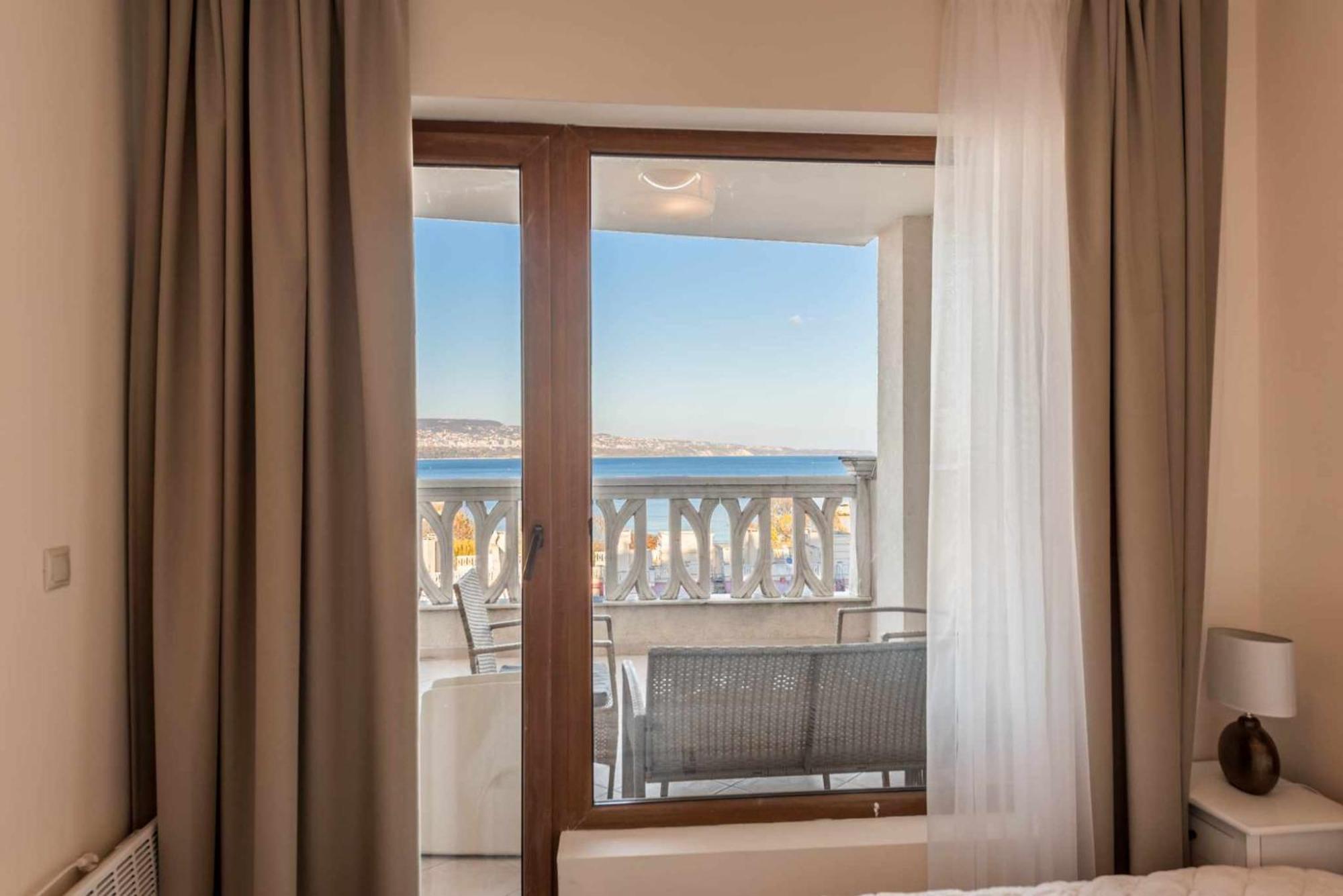 Azur Del Mar Seaview Apartment Varna Bagian luar foto